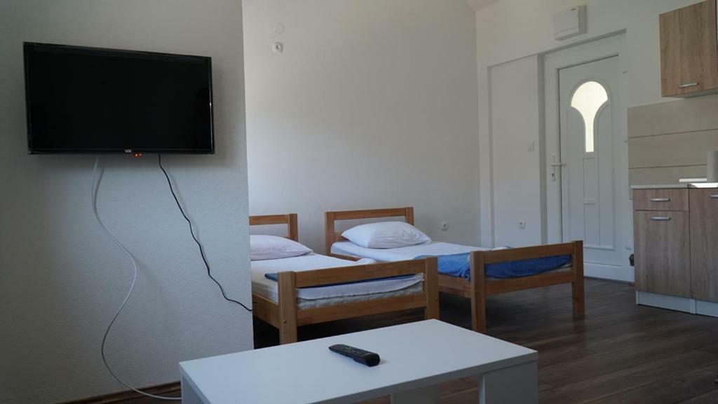 M2 Apartmani トレビニエ エクステリア 写真